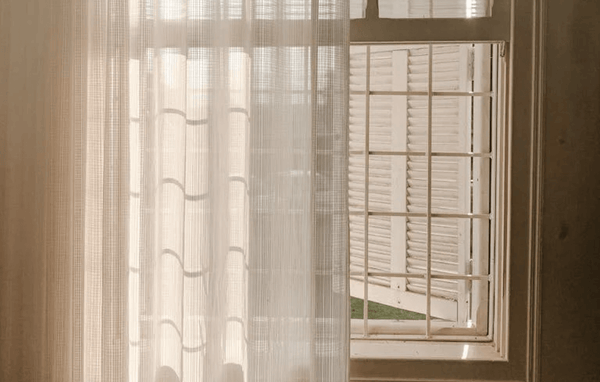 How to Clean Your Window Blinds With Vinegar